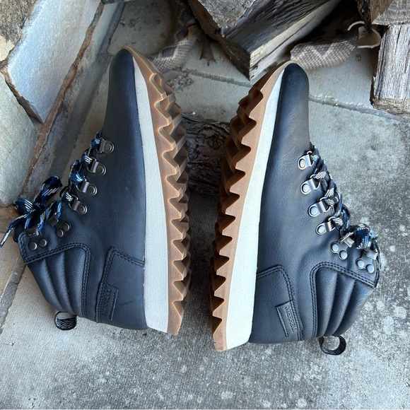 Merrell women’s Alpine hiking ankle black women’s boots Sz-6.5. A - Picture 4 of 13